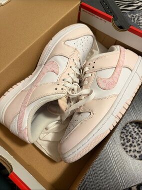 Nike Wmns Dunk Low 'Pink Paisley'